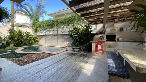 LUXUOSA CASA DE PRAIA DISPONÍVEL PARA RÉVEILLON E MENSAL