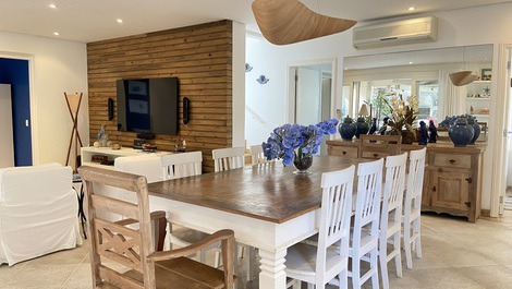 LUXUOSA CASA DE PRAIA DISPONÍVEL PARA RÉVEILLON E MENSAL