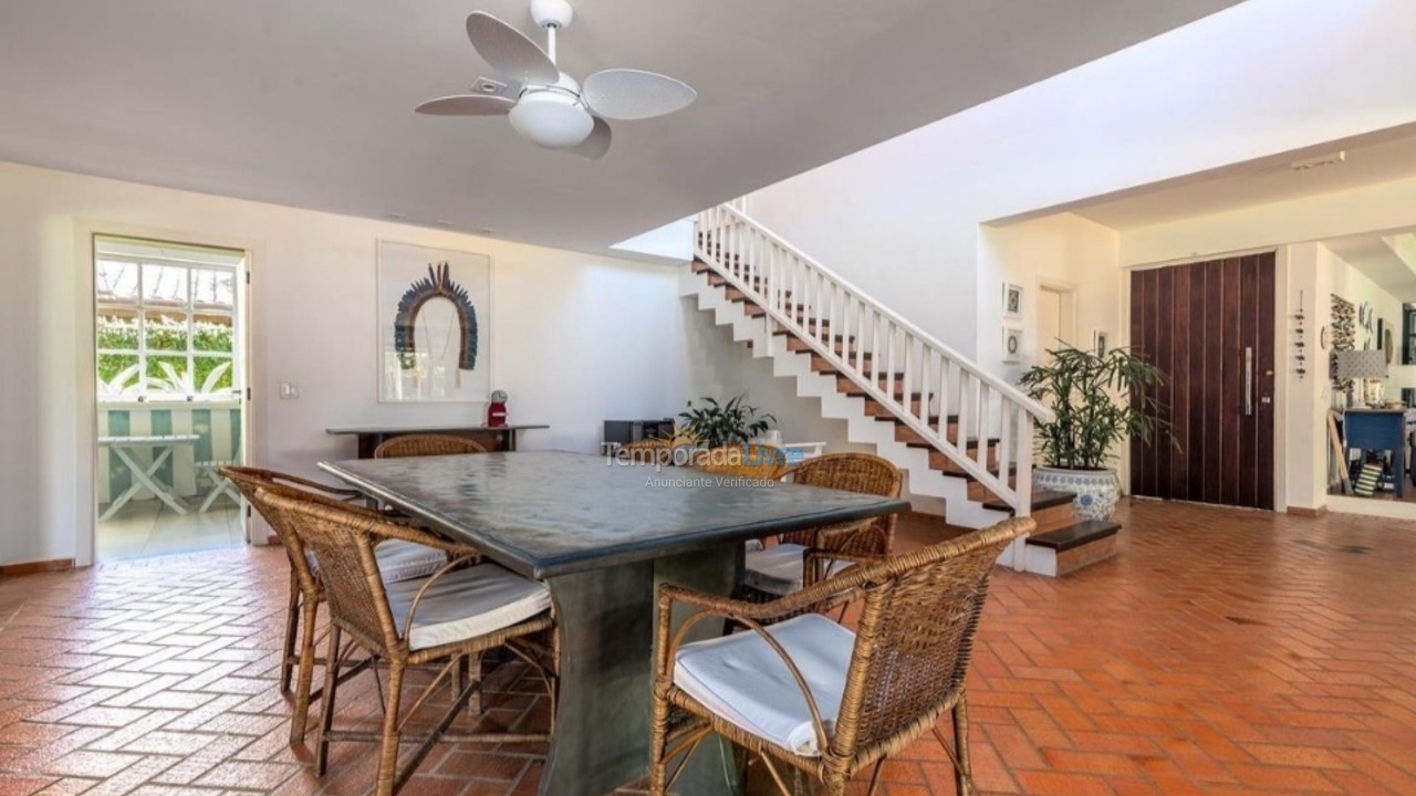 Casa para aluguel de temporada em São Sebastião (Praia da Baleia)