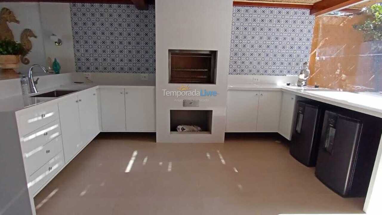 Casa para alquiler de vacaciones em São Sebastião (Camburi)