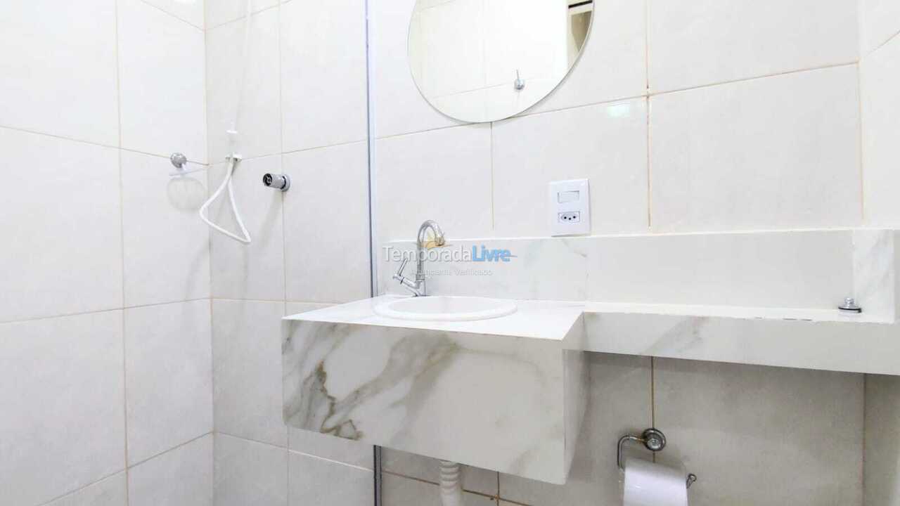 Apartamento para aluguel de temporada em Guarujá (Pitangueiras)