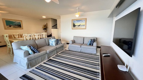 Beachfront penthouse for 15 people in Riviera de São Lourenço