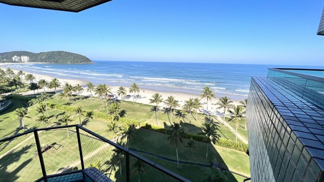 Beachfront penthouse for 15 people in Riviera de São Lourenço