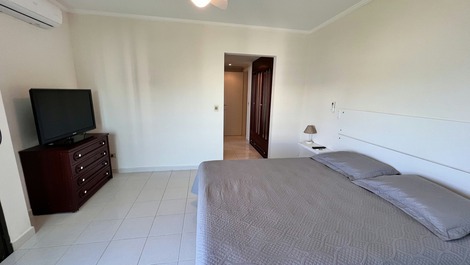 Beachfront penthouse for 15 people in Riviera de São Lourenço