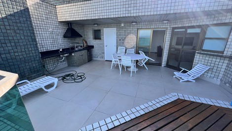 Beachfront penthouse for 15 people in Riviera de São Lourenço