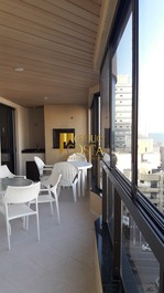 Belíssimo Apartamento com 04 Dormitórios em Meia Praia - Itapema/SC