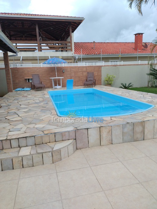 Casa para aluguel de temporada em Guaratuba (Coroados)