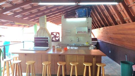 Espaço para churrasco e alimentação somente para uso dos hóspedes