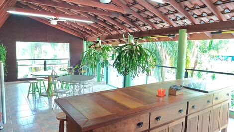 Espaço para churrasco e alimentação somente para uso dos hóspedes