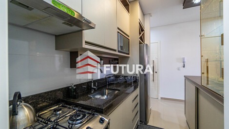 APTO COM 02 QUARTOS 150M DO MAR PRAIA DO MARISCAL/BOMBINHAS (LA016EF)