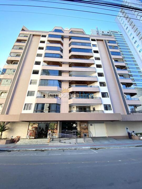 Apartamento para aluguel de temporada em Itapema (Meia Praia)