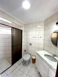 Apto. 2 suítes com ar condicionado, próximo ao Kock