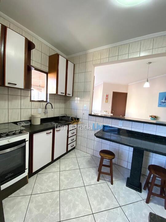 Apartamento para aluguel de temporada em Itapema (Meia Praia)