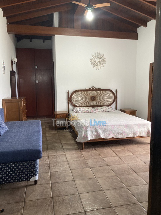 Casa para aluguel de temporada em São Sebastião (Praia deserta)