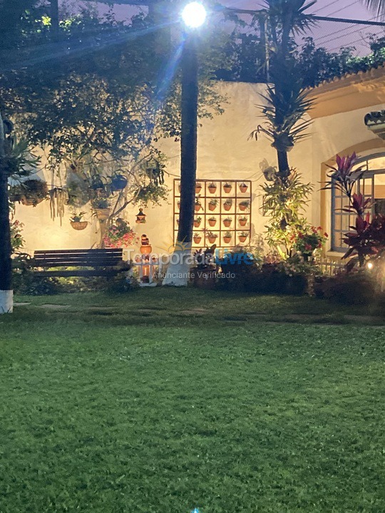 Casa para aluguel de temporada em São Sebastião (Praia deserta)