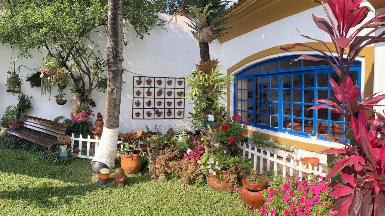 Casa para aluguel de temporada em São Sebastião (Praia deserta)