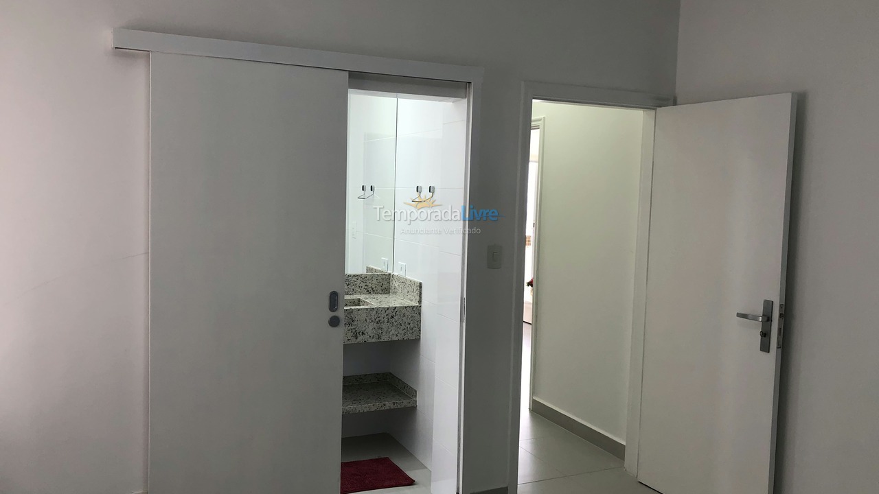 Apartamento para aluguel de temporada em Guarujá (Pitangueiras)