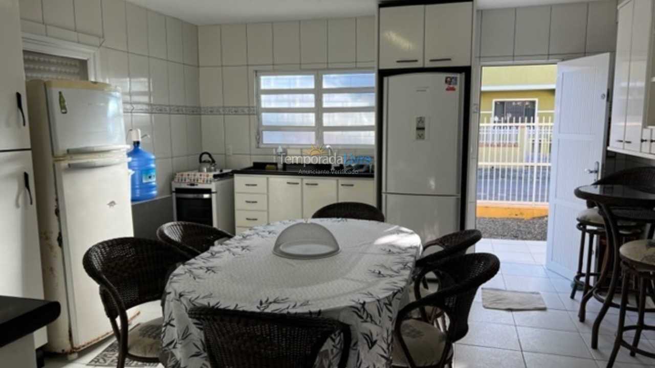 Casa para alquiler de vacaciones em São Francisco do Sul (Enseada)
