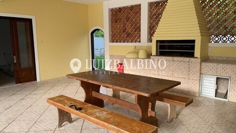 CASA COM PISCINA PARA 17 PESSOAS