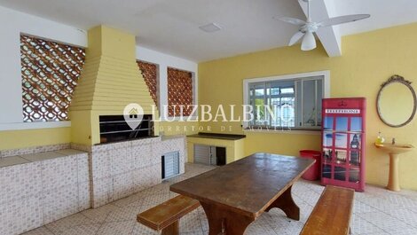 CASA COM PISCINA PARA 17 PESSOAS