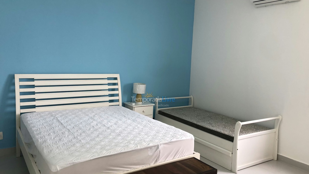 Apartamento para aluguel de temporada em Guarujá (Pitangueiras)