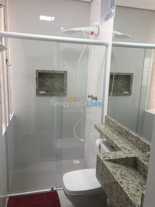 Apartamento para aluguel de temporada em Guarujá (Pitangueiras)