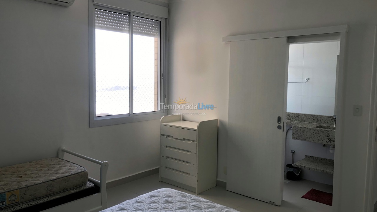 Apartamento para aluguel de temporada em Guarujá (Pitangueiras)