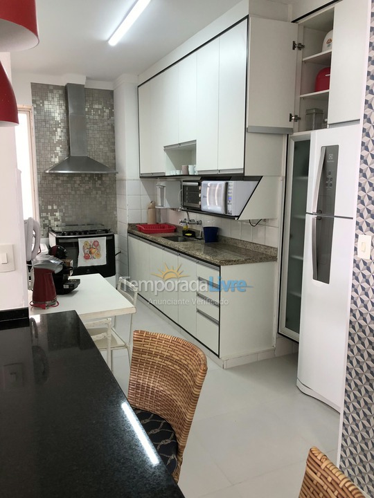 Apartamento para aluguel de temporada em Guarujá (Pitangueiras)