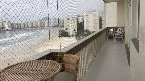 Apartamento Alto Padrão, com sacada de frente TOTAL para o mar