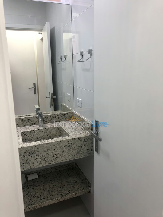 Apartamento para aluguel de temporada em Guarujá (Pitangueiras)