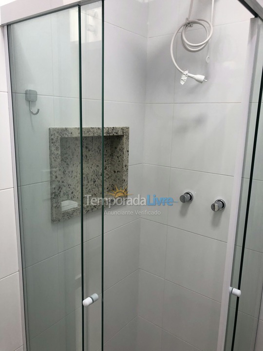 Apartamento para aluguel de temporada em Guarujá (Pitangueiras)