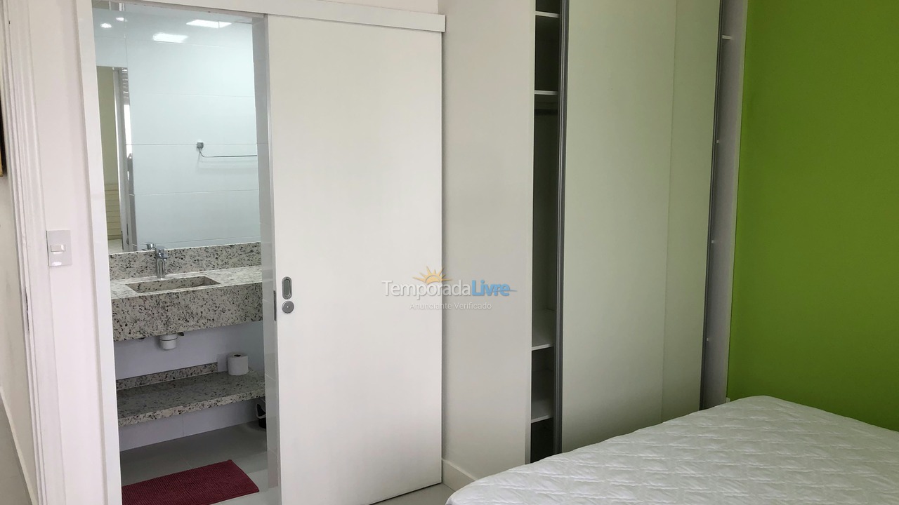 Apartamento para aluguel de temporada em Guarujá (Pitangueiras)
