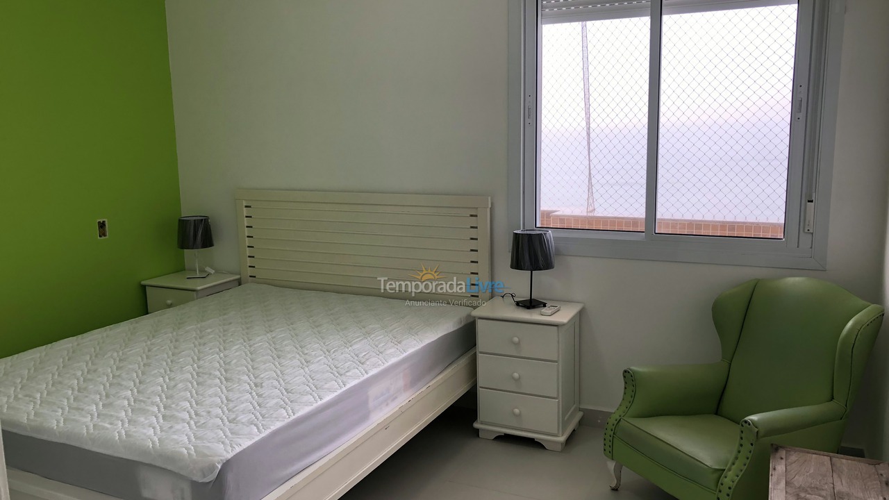 Apartamento para aluguel de temporada em Guarujá (Pitangueiras)