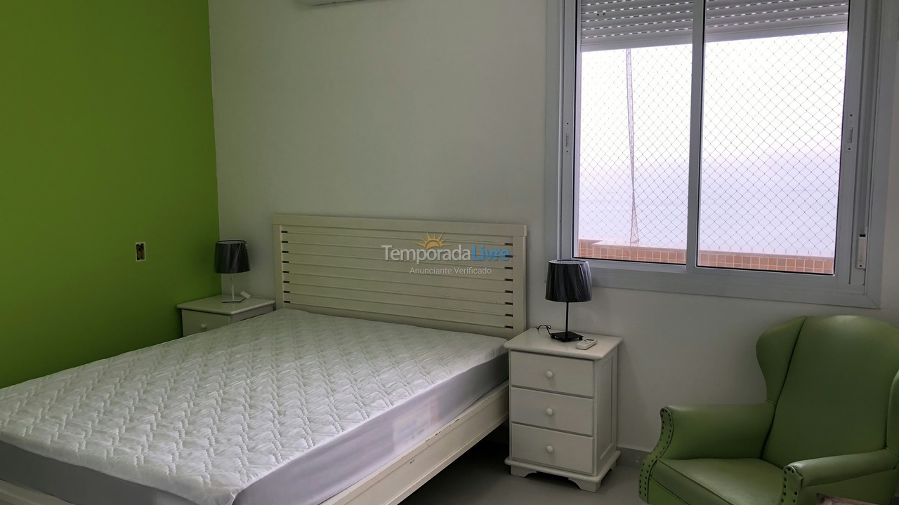 Apartamento para aluguel de temporada em Guarujá (Pitangueiras)