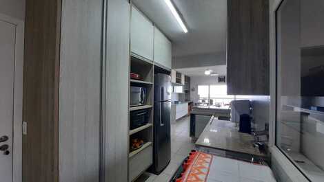 APARTMENT FOR RENT IN CENTRO BERTIOGA FACING THE SEA