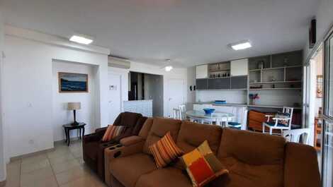 APARTMENT FOR RENT IN CENTRO BERTIOGA FACING THE SEA