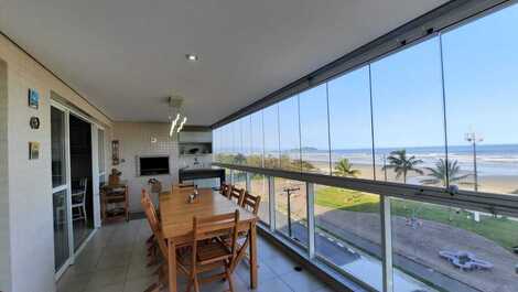 APARTMENT FOR RENT IN CENTRO BERTIOGA FACING THE SEA