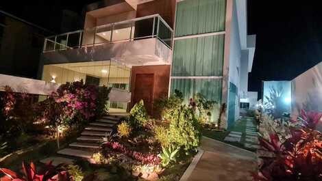 Casa con 5 suites con aire acondicionado, acceso a la playa y al río en una comunidad cerrada.