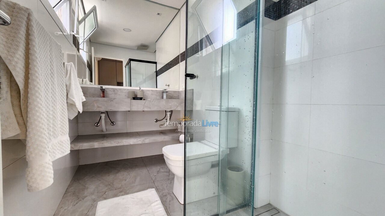 Apartamento para alquiler de vacaciones em Guarujá (Pitangueiras)