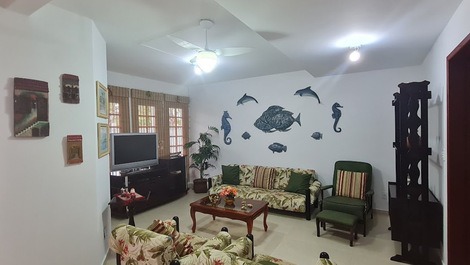 Casa com 5 quartos localizada a 140 metros do mar!