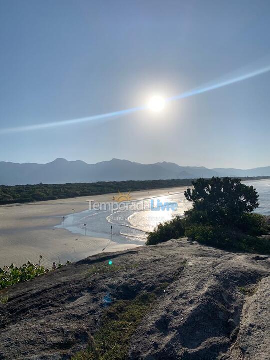 Casa para alquiler de vacaciones em Bertioga (Condominio Morada da Praia)