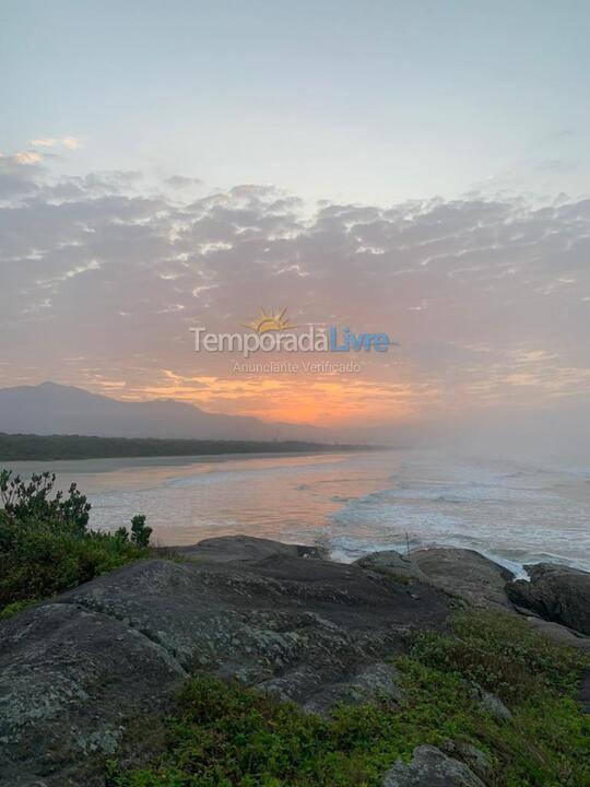 Casa para alquiler de vacaciones em Bertioga (Condominio Morada da Praia)