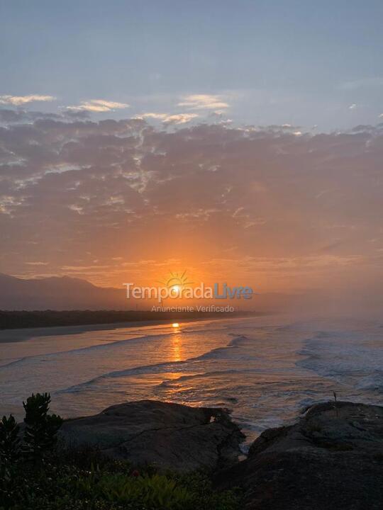 Casa para alquiler de vacaciones em Bertioga (Condominio Morada da Praia)