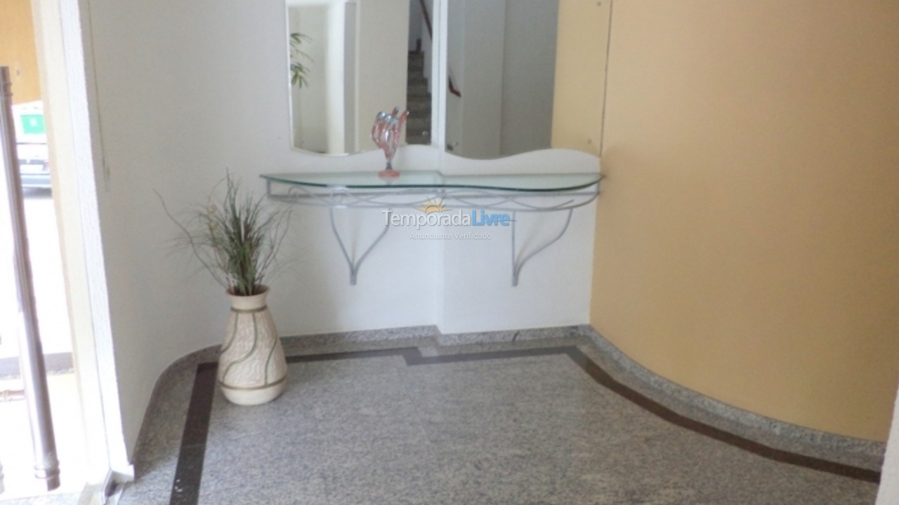 Apartamento para aluguel de temporada em Itapema (Meia Praia)