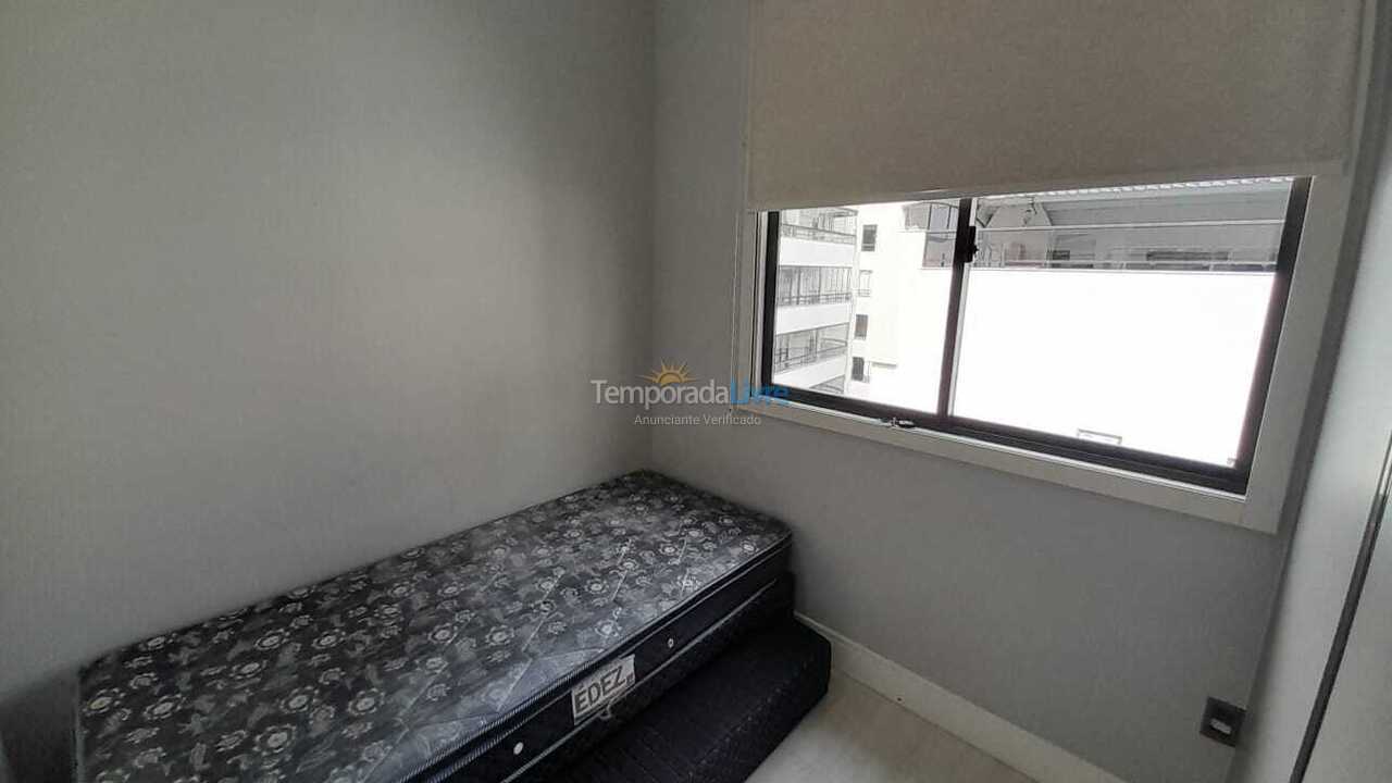 Apartamento para aluguel de temporada em Itapema (Meia Praia)