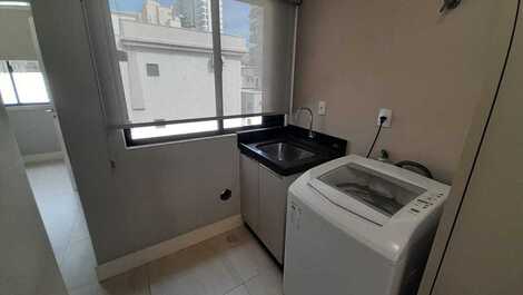 LINDA COBERTURA, FRENTE AO MAR. em Meia Praia p/ Temporada