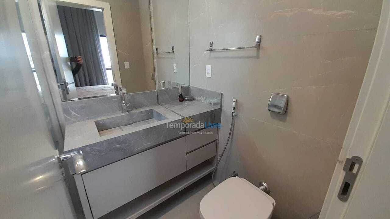 Apartamento para aluguel de temporada em Itapema (Meia Praia)