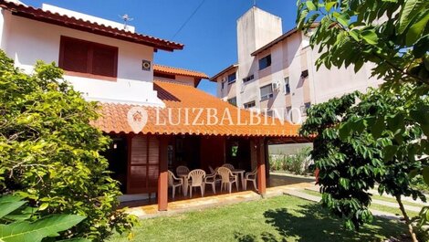 Excelente Casa a 100 metros del mar en Cachoeira do Bom Jesus para Verano