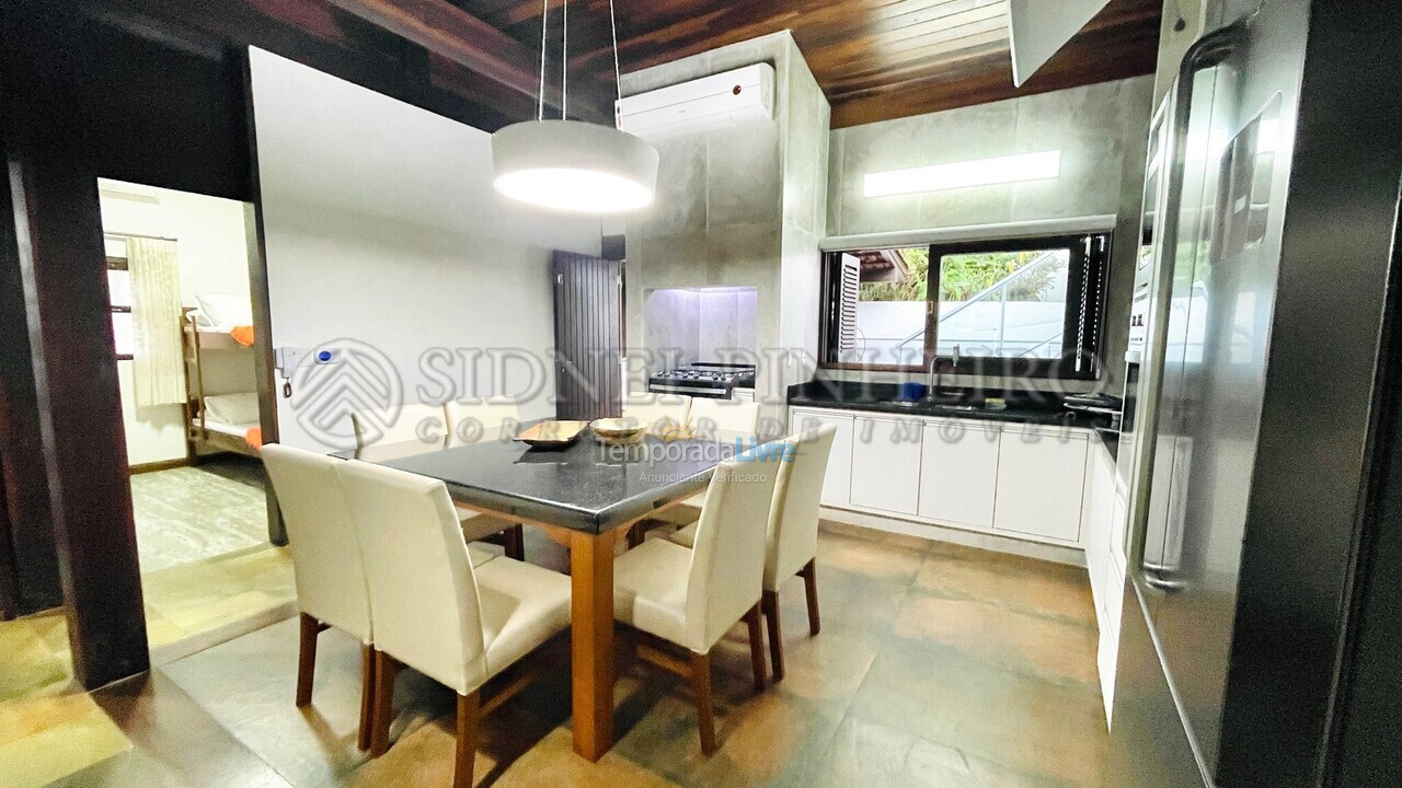 Casa para aluguel de temporada em Bombinhas (Praia de Bombinhas)