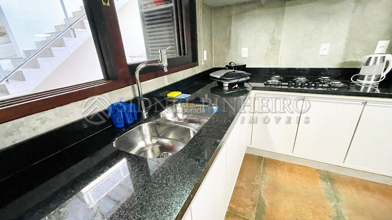 Casa para aluguel de temporada em Bombinhas (Praia de Bombinhas)